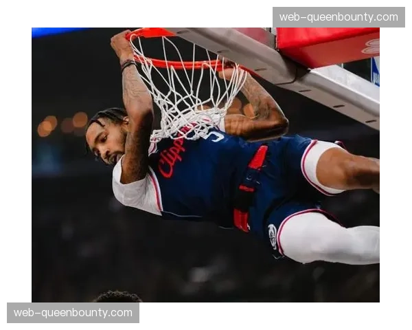 泰伦卢加时赛启用加兰伦纳德挡拆 双核驱动锁定胜局